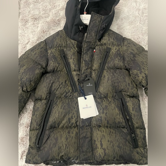 Moncler Rare Obert Giubbotto Jacket in Leopard Sz 2 - Picture 2 of 16